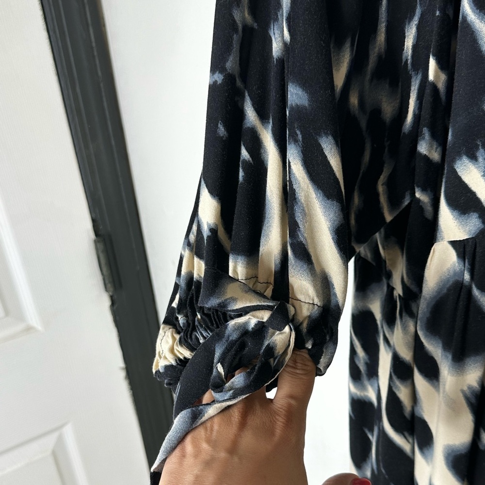 ASOS Curve Black and White Abstract Print Jumpsuit - Picture 3 of 9